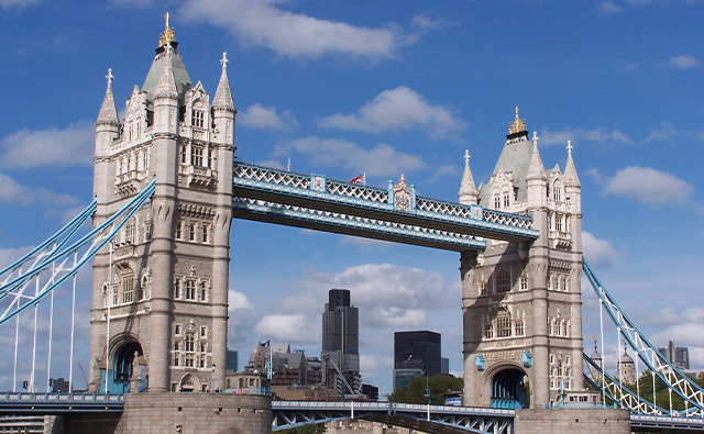 "Tower Bridge London" by Håkan Dahlström is licensed under CC BY 2.0.