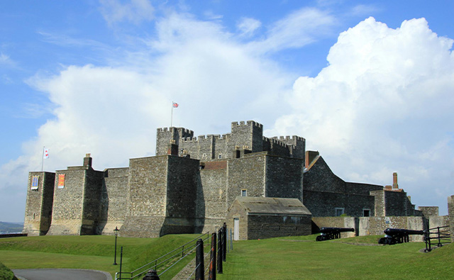 "Dover Castle (EH) 20-04-2012" by Karen Roe is licensed under CC BY 2.0.