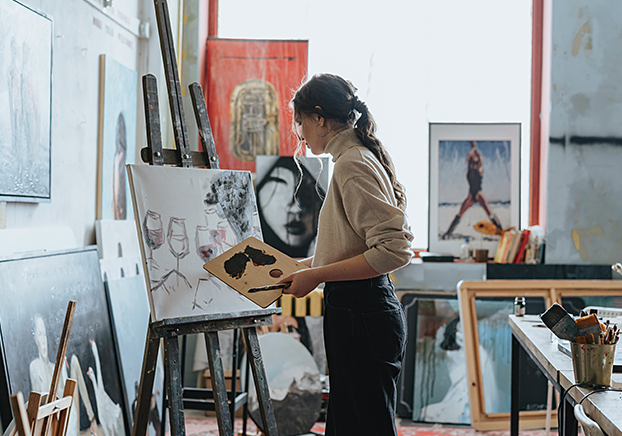 student painting